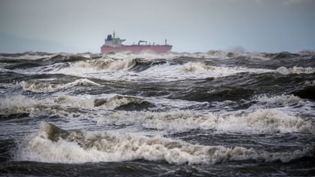 Speed and performance claims: Underperformance without good weather - navigating benchmark conditions